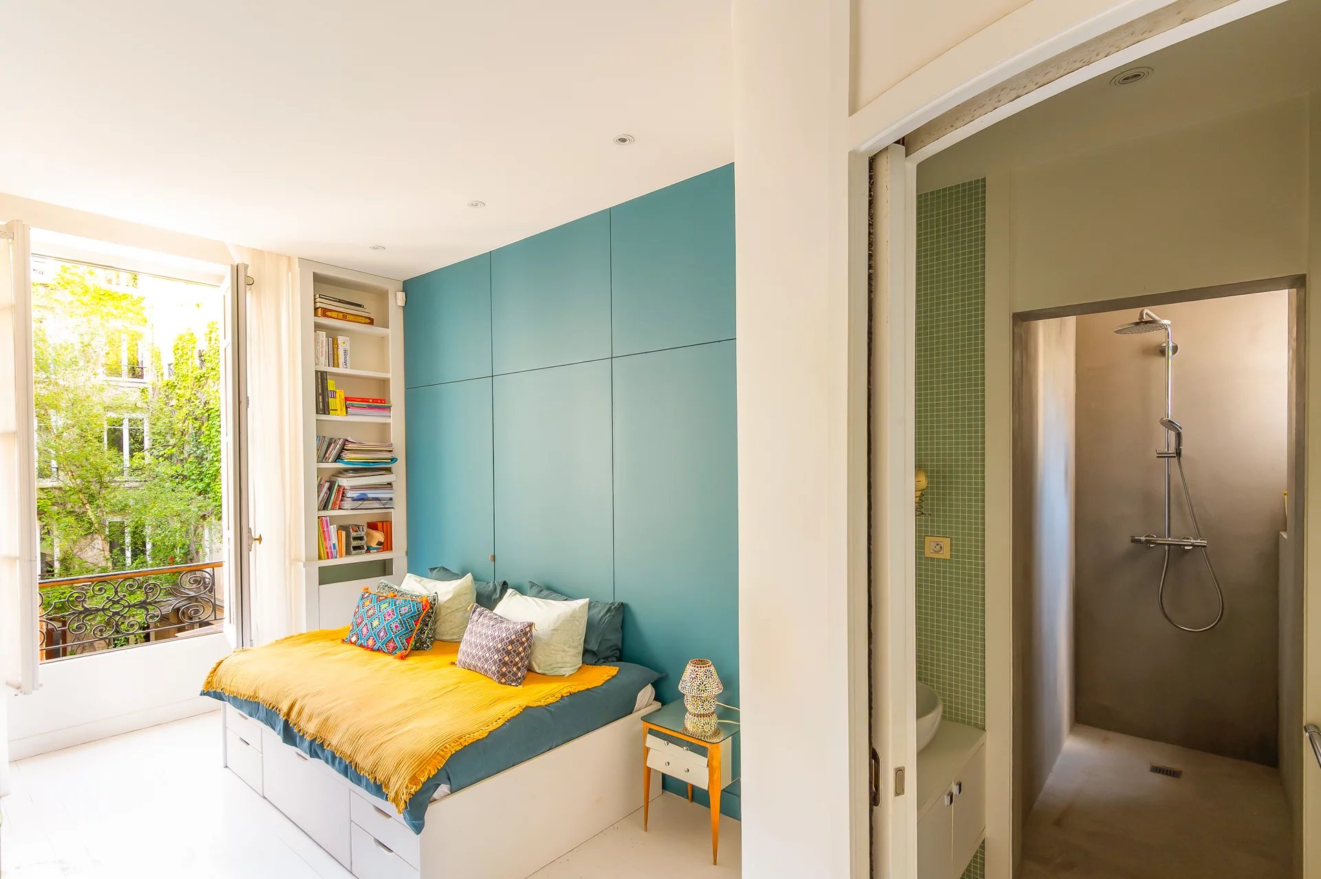 Chambre avec salle d'eau attenante